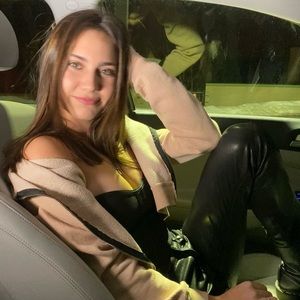 Meet your Posher, Valeria